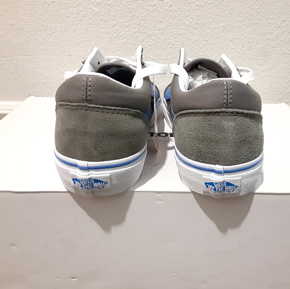 Vans - Picture 2 of 4